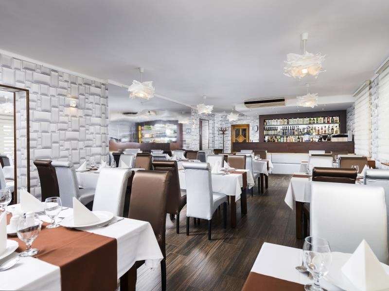 Hotel Central Nyíregyháza Ресторант снимка